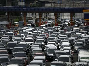 Tarif Tol Makin Mahal, tapi Masih Macet Terus