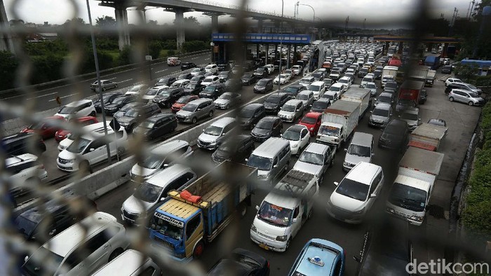 Gegara Banjir, Tol Jagorawi Arah Jakarta Macet Parah Banjir di sejumlah titik di DKI Jakarta, berimbas kepada lalu lintas di ruas Tol Jagorawi. Kemacetan parah terjadi di rua tol yang mengarah ke Gerbang Tol Cililitan.