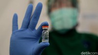 Dalam Pasal 15A disebutkan bahwa pemantauan kejadian ikutan pasca-vaksinasi COVID-19 dilakukan pencatatan dan pelaporan. Grandyos Zafna/detikcom  