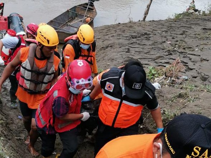 Kakek yang nekat terjun ke Bengawan Solo Sragen ditemukan tewas, Senin (8/2/2021).