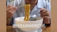 Bahkan sampai menyita perhatian Direktur Indofood Axton Salim untuk mencicipinya. Menurut Ferdi pemilik Kerang Montok, Indomie kerang saus kemon itu dipesan langsung oleh boss Indofood tersebut. Foto: Instagram @kerangmontok