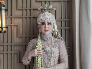 Kesha Ratuliu Anggun Jadi Pengantin Sunda di Hari Pernikahan