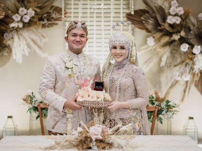 Kesha Ratuliu Menikah