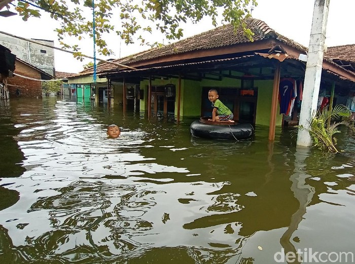 Kondisi banjir di Desa Jati Wetan Kecamatan Jati, Kudus, Senin (8/2/2021).