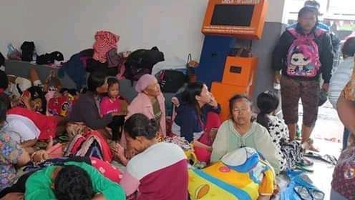 Korban Banjir Mengungsi di Stasiun Terisi Indramayu