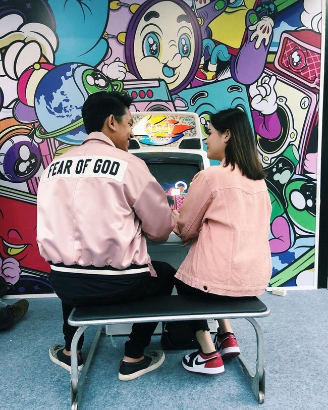 Melalui Instagram Storynya, Laura mengaku bersyukur setelah putus dari mantannya itu. Udah lama kali (putus) dan aku bersyukur banget bisa lepas dari dia, tulis Laura. Foto: Instagram/@edlnlaura