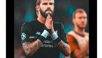 Tak biasanya Alisson tampil payah seperti yang dulu sering dilakukan Karius. Foto: istimewa