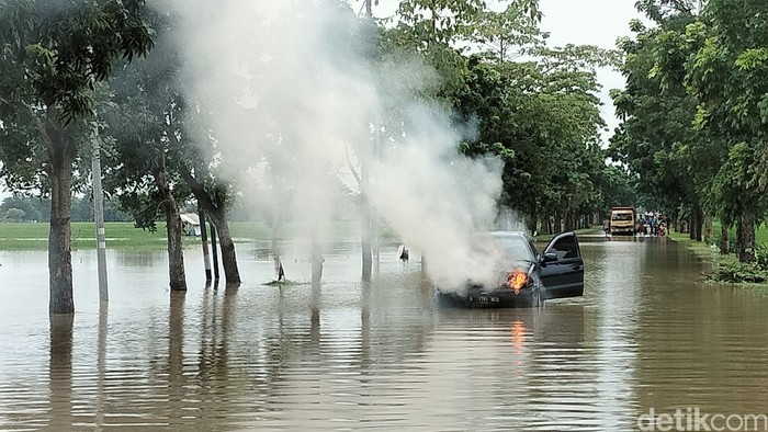 Mobil Terbakar di Majalengka