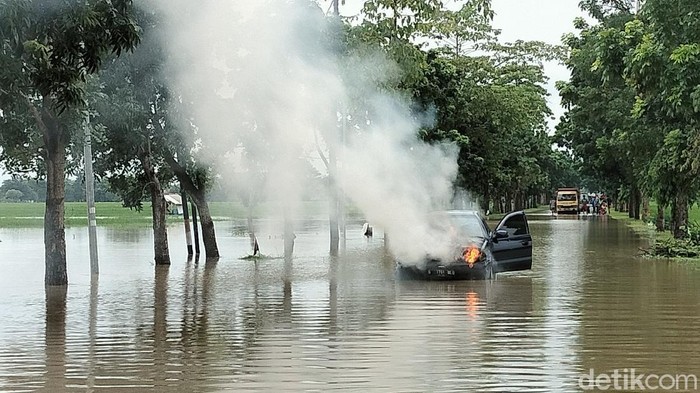 Mobil Terbakar di Majalengka