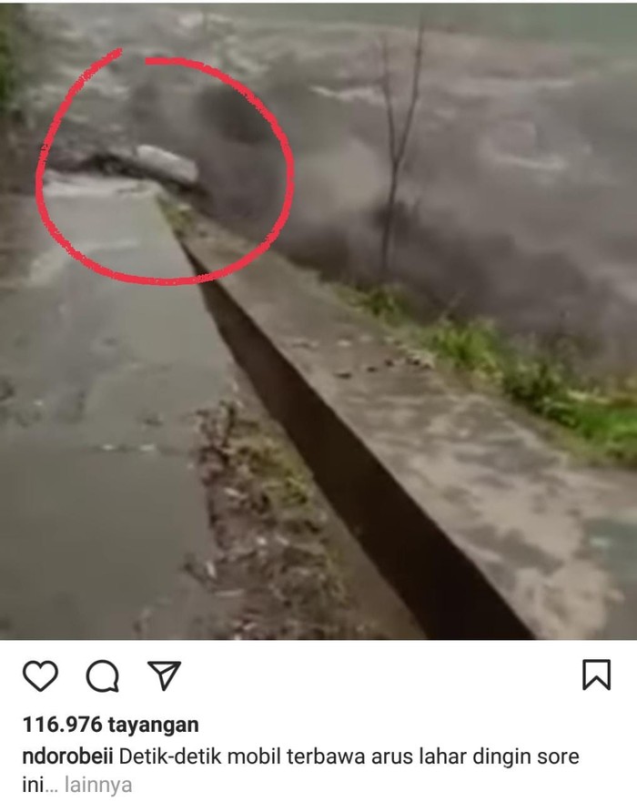 mobil terbawa arus lahar dingin Gunung Semeru
