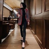 Seperti dikutip dari detikhot, presenter sekaligus aktris ini mengaku jaga makan. Dia membatasi asupan karbohidrat dengan tidak makan nasi, setop gula dan mengurangi tepung-tepungan. Foto: Instagram/@ollaramlanaufar