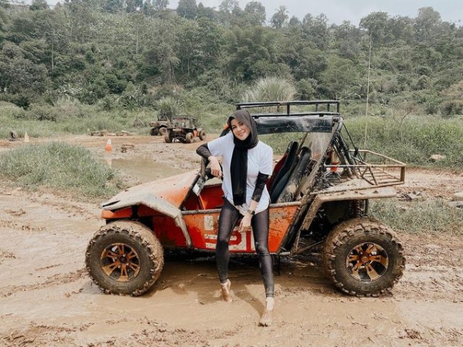 Olla Ramlan mengungkap kalau ia memang sengaja diet untuk menjaga penampilan. Berat badannya pun turun hingga 12 kg. Foto: Instagram/@ollaramlanaufar