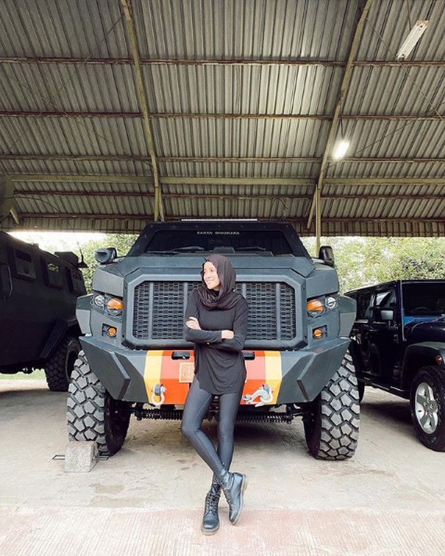 Terlepas dari penampilannya yang lebih ramping, tak sedikit netizen yang merasa prihatin karena menganggap tubuhnya terlalu kurus. Namun Olla Ramlan tak mau ambil pusing. Foto: Instagram/@ollaramlanaufar