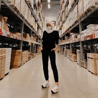 Selain diet sehat Olla Ramlan juga rajin olahraga. Ia rajin menekuni olahraga berintensitas tinggi seperti kickboxing dan muaythai. Foto: Instagram/@ollaramlanaufar