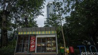 Saat ini ada 3 kios bagi pelaku UMKM yang disediakan di area trotoar yang berada di Jalan MH Thamrin tersebut.