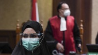 Padahal, sebelumnya Pinangki Sirna Malasari dituntut Jaksa Penuntut Umum (JPU) empat tahun penjara dan membayar denda Rp 500 juta subsider enam bulan kurungan. ANTARA FOTO/Hafidz Mubarak A