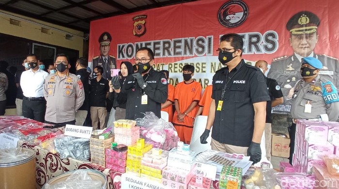 Polda Jabar Bongkar Pabrik Kosmetik Ilegal di Bandung