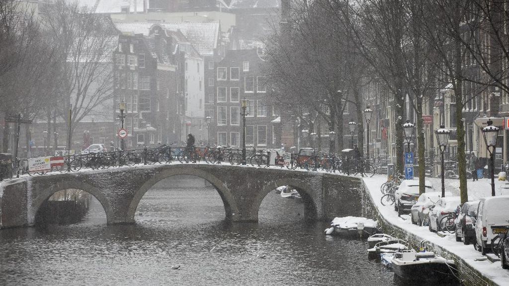 Potret Belanda Dilanda Badai Salju