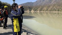 Akibat peristiwa tersebut, empat belas orang dipastikan tewas dan sedikitnya 170 orang hilang akibat banjir bandang India yang dipicu longsornya gletser di kawasan Himalaya. AP Photo/Rishabh R. Jain.