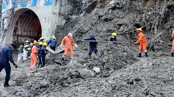 Banjir bandang India yang dipicu longsornya gletser di kawasan Himalaya mengakibatkan sedikitnya 170 orang hilang. Proses pencarian korban masih terus dilakukan