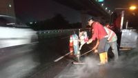 Lubang Di Km 39 Tol Japek Bikin Ban Mobil Pecah, Jasa Marga Rutin Perbaikan