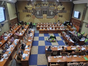 Menkes Dipanggil Jokowi, Komisi IX DPR Debat Lalu Skors Rapat
