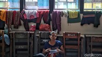 Warga pun masih membutuhkan beberapa logistik seperti makanan, perlengkapan mandi, selimut hingga popok bayi untuk kebutuhan sehari-hari di pengungsian.