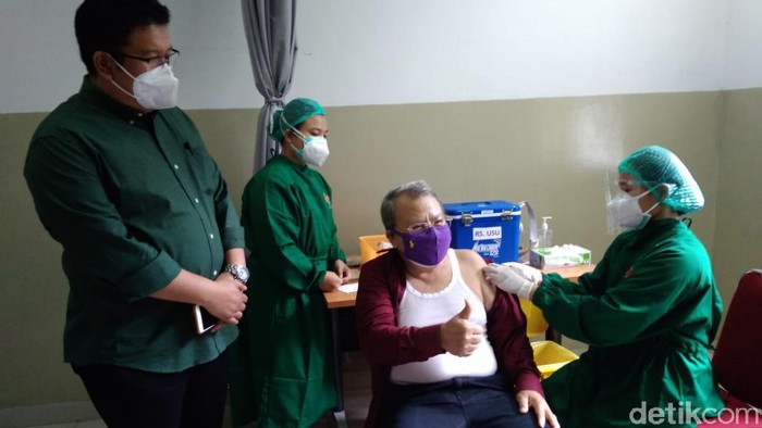 RS USU Mulai Vaksinasi COVID-19 Bagi Nakes Lansia