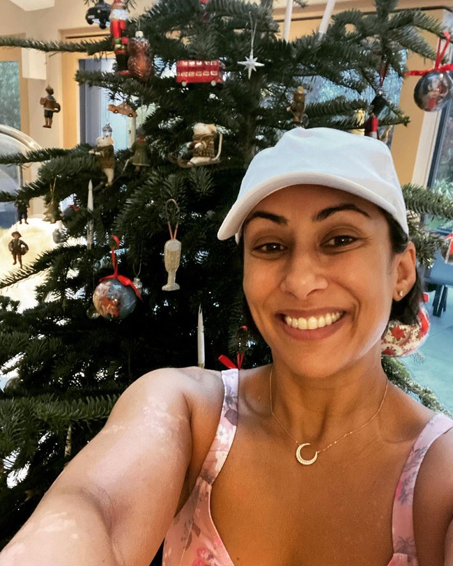 Saira telah menikah dengan pengusaha Steven Hyde pada 2004. Kini keduanya memiliki dua anak.  Foto: Instagram