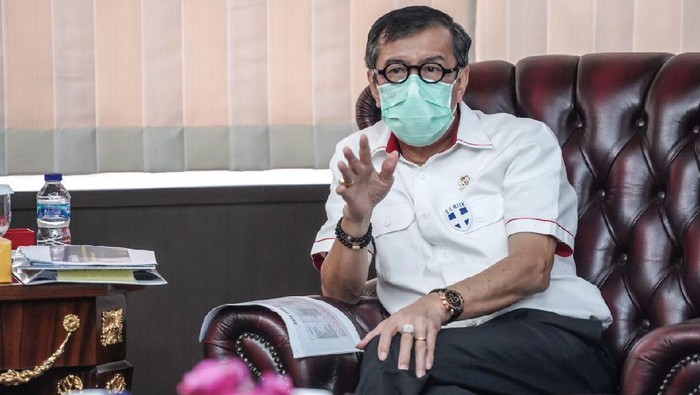 Menteri Pariwisata dan Ekonomi Kreatif, Sandiaga Uno bertemu Menkumham Yasonna Laoly di Jakarta.