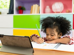 Live! e-Life: Kiat Berdamai dengan Sekolah Online Si Kecil