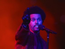 Rekor! Blinding Lights The Weeknd Tembus 5 Miliar Streaming di Spotify