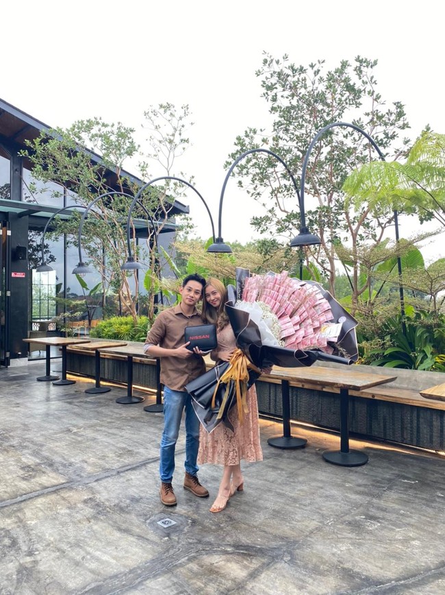 Kaget banget sih, nggak nyangka aja bisa se viral ini. Jadi aku iseng sekitar jam 11.00 upload TikTok itu. Lalu ada DM masuk, chat bla bla bla bilang videoku ramai. Terus aku check waktu itu yang like udah 200ribu-an, kata Tunas kepada Wolipop Senin (8/2/2021). Foto: Tangkap Layar TikTok @tunasko.