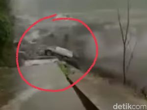 Saat Mobil Terseret Banjir Lahar Hujan Gunung Semeru hingga Videonya Viral