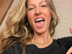 Gaya 7 WAGs Cantik Saat Beri Dukungan Pada Suami dan Pacar di Super Bowl