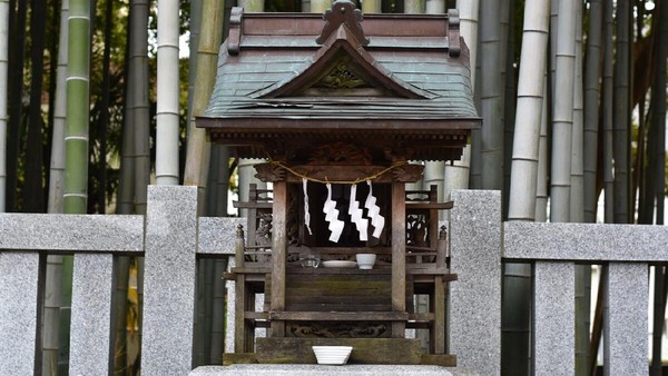 Potret Pintu ke Dunia Lain di Jepang