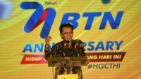 Komisaris Utama PT Bank Tabungan Negara (Persero)Tbk. Chandra Hamzah menyampaikan sambutannya sebelum pemotongan tumpeng dalam acara syukuran Hari Ulang Tahun Bank BTN ke-71 di Jakarta, Selasa (9/2). Foto: dok. Bank BTN