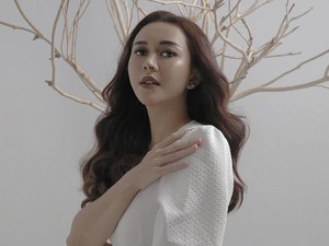Penampilan Perdana Aura Kasih Hadiri Sidang Perceraian