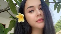 Di Instagram, Aura Kasih mengungkapkan akan mencari papa baru untuk anaknya. Foto: dok. Instagram @aurakasih