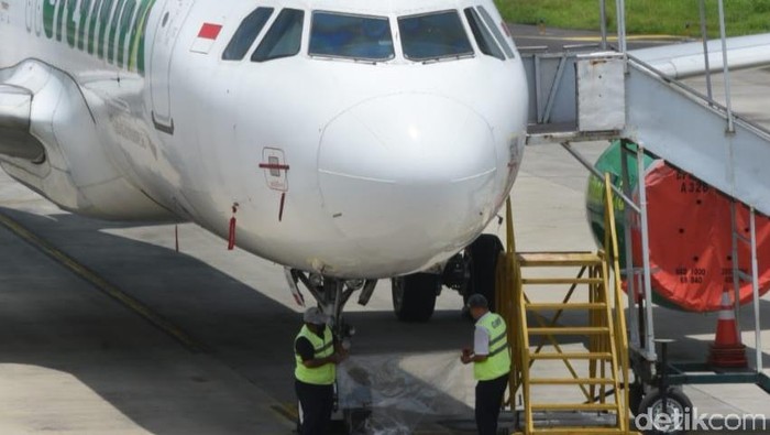Bandara Banyuwangi menutup sementara penerbangan karena terdampak abu vulkanik erupsi Gunung Raung. Seluruh penerbangan dibatalkan.