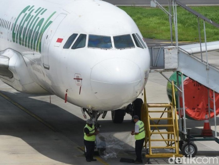 Bandara Banyuwangi menutup sementara penerbangan karena terdampak abu vulkanik erupsi Gunung Raung. Seluruh penerbangan dibatalkan.