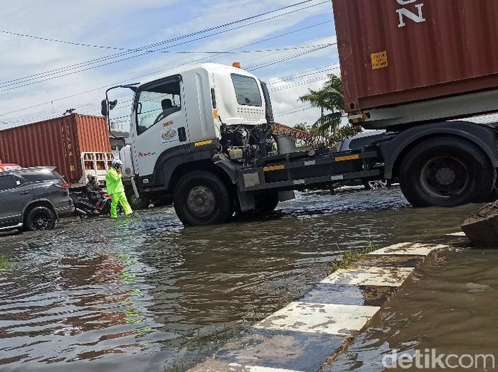 Banjir di Jalur Pantura Demak, Selasa (9/2/2021).