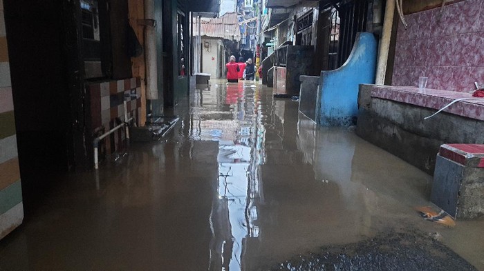 Banjir Kampung Melayu per pukul 18.00 WIB
