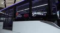 Di bagian kaca terdapat logo BYD dan Bakrie Autoparts selaku distributor BYD di Indonesia. Foto: Youtube Laksana Bus