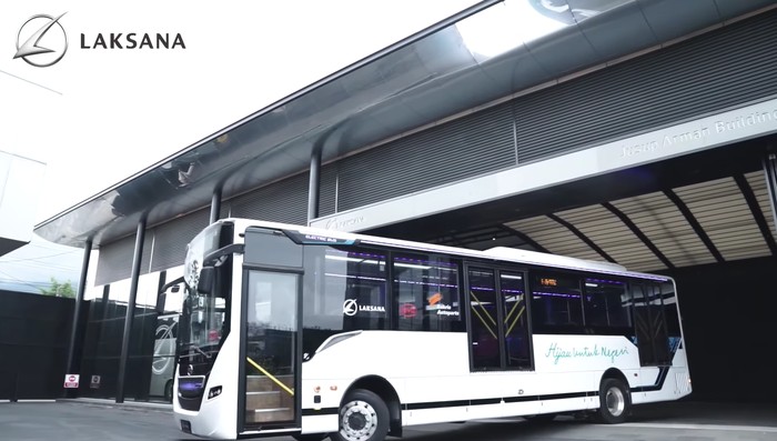 Bus listrik Laksana