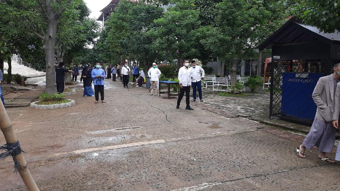 Cegah Kerumunan, Warga Dilarang Ikuti Prosesi Pemakaman Ustaz Maaher