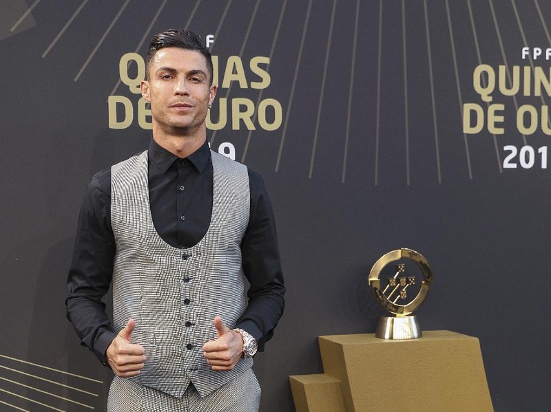 LISBON, PORTUGAL - SEPTEMBER 02: Cristiano Ronaldo attends the Quinas de Ouro 2019 awards ceremony at Pavilhao Carlos Lopes on September 2, 2019 in Lisbon, Portugal. (Photo by Carlos Rodrigues/Getty Images)