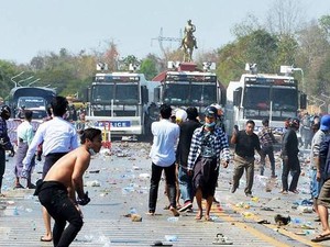 Polisi Myanmar Tembakkan Peluru Karet ke Demonstran, 4 Orang Luka