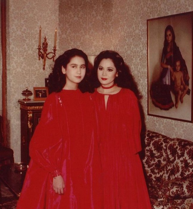 Dewi Soekarno memiliki satu anak dari pernikahannya dengan Presiden Soekarno, yang diberi nama Kartika Sari Dewi Soekarno. Foto: Instagram/@dewisukarnoofficial