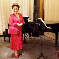 Di usia 81 tahun, Dewi Soekarno pun masih melakukan sederet aktivitas. Penampilannya juga stylish bak fashionista. Foto: Instagram/@dewisukarnoofficial